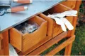 dobar® 29030e Pflanztisch mit 3 Schubladen | Gärtnertisch mit Ablageboden | Umtopftisch Kiefernholz | Blumentisch Massivholz | Gartentisch Outdoor | Verzinkte Arbeitsplatte | 80 x 40 x 90 cm | Braun - Thumbnail 7