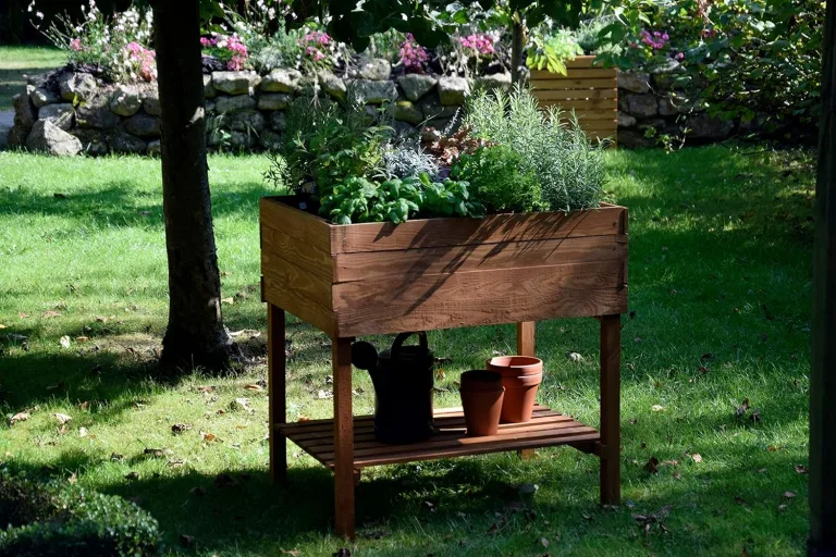 dobar® 58270e breites Hochbeet Kubus Massiv-Holz mit Ablageboden | Salatbeet Bausatz für Gemüse | Erhöhtes Gemüsebeet Garten & Balkon | Anzuchtbeet mit Füßen | 80 x 60 x 80 cm | Braun – Bild 7