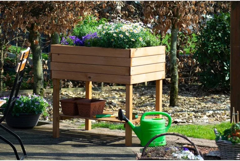 dobar® 58270e breites Hochbeet Kubus Massiv-Holz mit Ablageboden | Salatbeet Bausatz für Gemüse | Erhöhtes Gemüsebeet Garten & Balkon | Anzuchtbeet mit Füßen | 80 x 60 x 80 cm | Braun – Bild 8