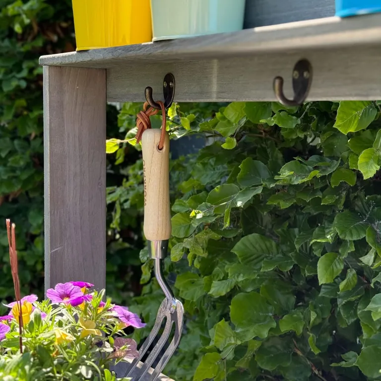 UNUS Pflanztisch aus Holz mit Zink-Arbeitsplatte, 78x36x131 cm, Pflanzregal in Grau für Balkon, Terrasse & Garten, Gartentisch mit Ablagen – Bild 8