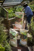 Universal Bio Hochbeet-Grundfüllung 60 Liter - Thumbnail 4