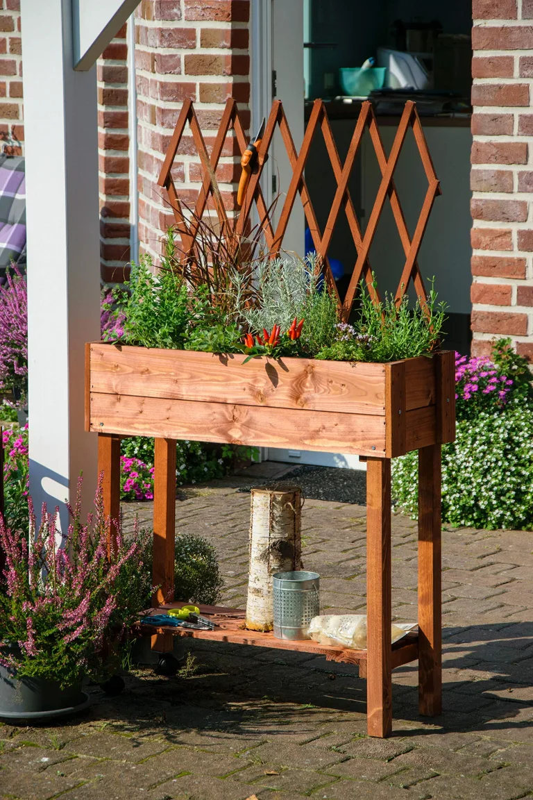 dobar® 58187e rollbares Hochbeet mit Rankgitter | Pflanzkasten auf Rollen | Blumenbeet aus Massiv-Holz | Schmales Kräuterbeet für Garten/Terrasse/Balkon | 79 x 28,5 x 130 cm | Braun – Bild 7
