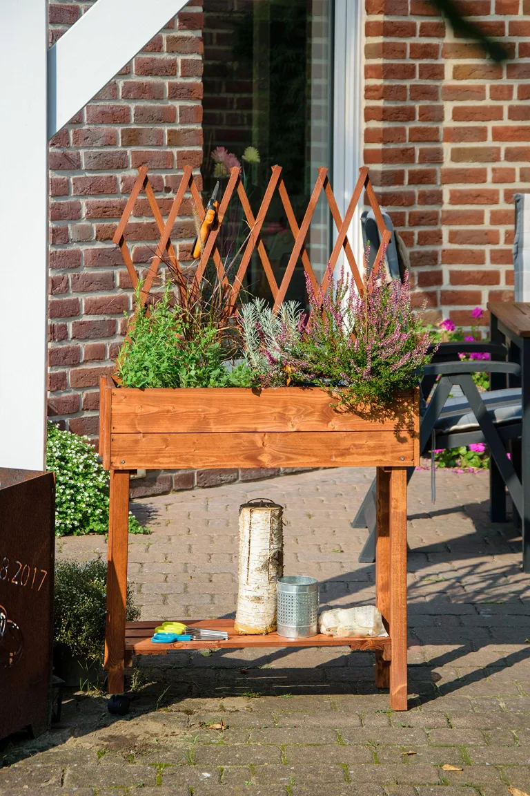 dobar® 58187e rollbares Hochbeet mit Rankgitter | Pflanzkasten auf Rollen | Blumenbeet aus Massiv-Holz | Schmales Kräuterbeet für Garten/Terrasse/Balkon | 79 x 28,5 x 130 cm | Braun – Bild 9