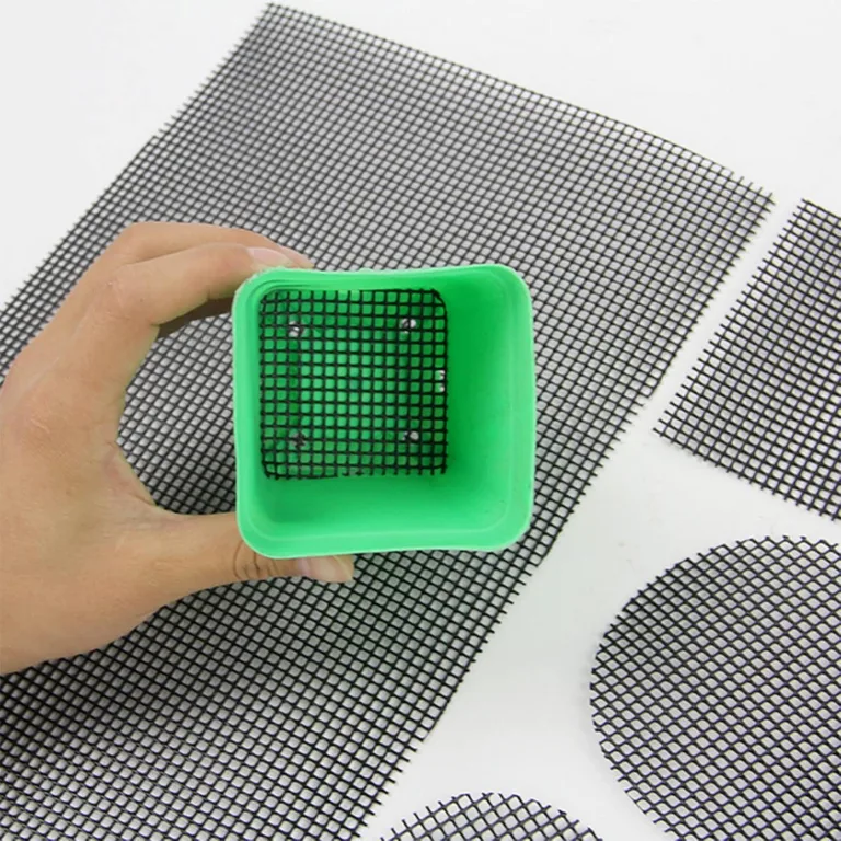Jenngaoo 5 Stück Blumentopf Mesh Pad, Quadratische Blumenkübel Abdecknetz 30x20cm aus Kunststoff, Drainage Gitter gegen Bodenverlust für Garten, Balkon und Gewächshaus, Schwarz – Bild 4