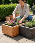 Pflanzkübel Pinie Lasiert 120x40 cm - Massiv & wetterfest - Fertig montierter Blumenkübel aus Kiefernholz - Rustikaler Blumentopf für Garten, Balkon & Terrasse, witterungsbeständig & robust - Thumbnail 8