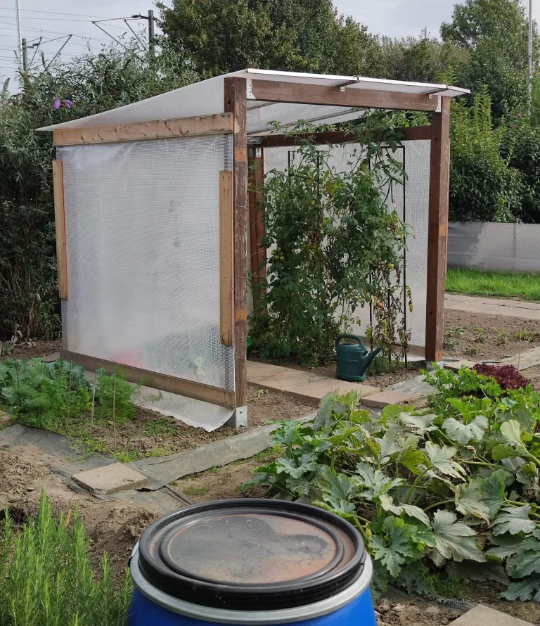 EraGreen Gitterfolie 2m x 5m - 280g/m² reißfeste Gewächshaus Folie mit Nagelrand, hoch UV-Stabil Gartenfolie für Tomatenhaus und Frühbeet, Gewebefolie – Bild 7
